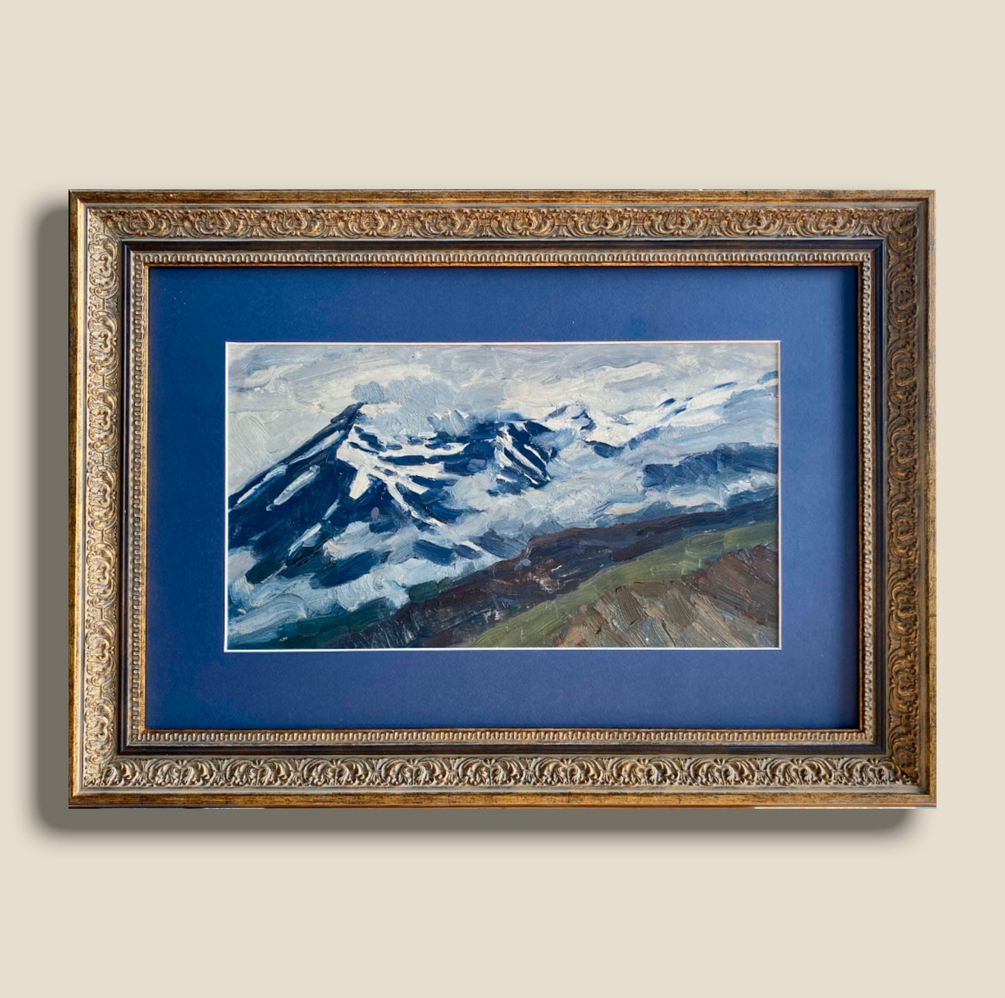 Verschneite Berggipfel. 1970er.